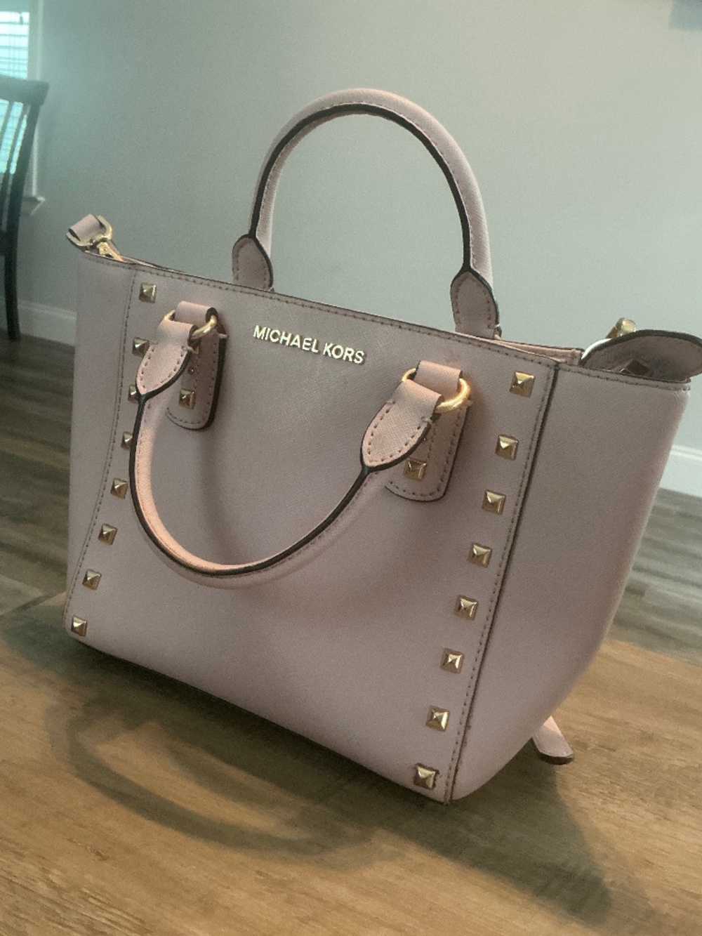 Michael kors blush pocket book